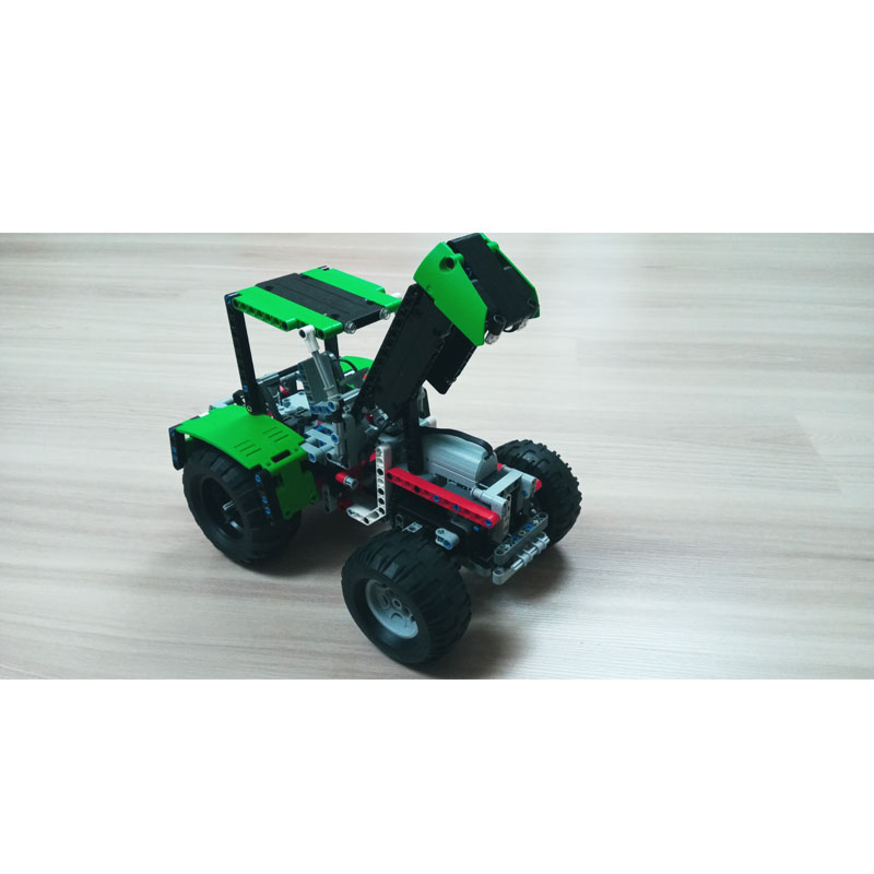 Urban Farming Is - MOC-80667 Model Blok Bangunan Traktor Pertanian